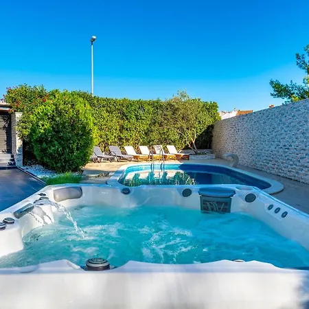 Amazing In With 8 Bedrooms, Jacuzzi And Private Swimming Pool * Zadar