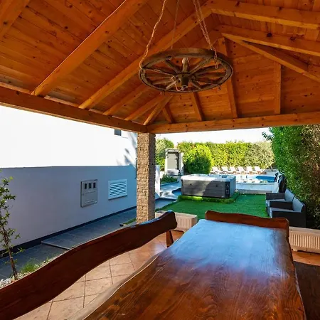 Amazing In With 8 Bedrooms, Jacuzzi And Private Swimming Pool * Zadar