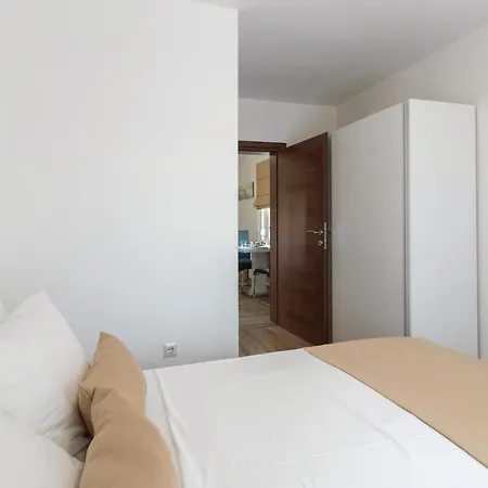 Amazing In With 8 Bedrooms, Jacuzzi And Private Swimming Pool Zadar