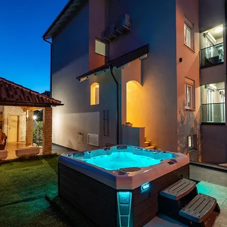 Amazing In With 8 Bedrooms, Jacuzzi And Private Swimming Pool * Zadar
