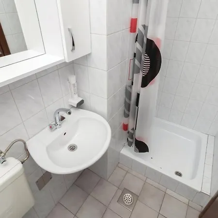 Amazing In With 8 Bedrooms, Jacuzzi And Private Swimming Pool Zara