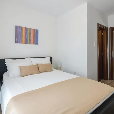 Casa vacanze Amazing In With 8 Bedrooms, Jacuzzi And Private Swimming Pool *