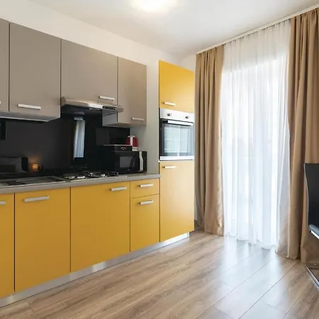Amazing In With 8 Bedrooms, Jacuzzi And Private Swimming Pool * Zara