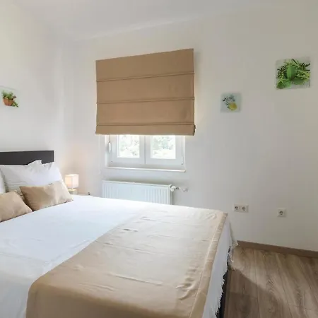 Casa vacanze Amazing In With 8 Bedrooms, Jacuzzi And Private Swimming Pool *