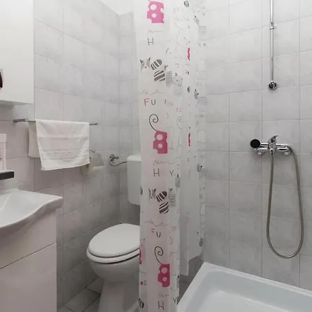 Amazing In With 8 Bedrooms, Jacuzzi And Private Swimming Pool *