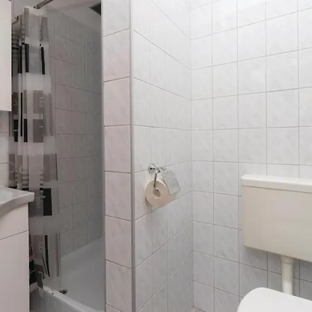 Amazing In With 8 Bedrooms, Jacuzzi And Private Swimming Pool *